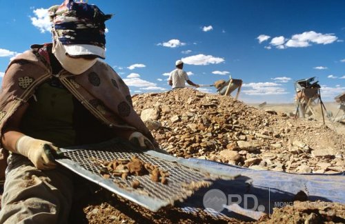 Архангай, Өвөрхангайд гар аргаар алт олборлогчид байгаль орчныг сүйтгэж байна