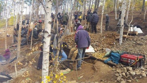 "Ноён уул" алтнаасаа болж талхилуулж байна