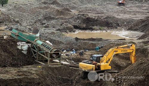 Алтыг нь аваад авдрыг нь хаясан алтны уурхайнханд хариуцлага тооцъё